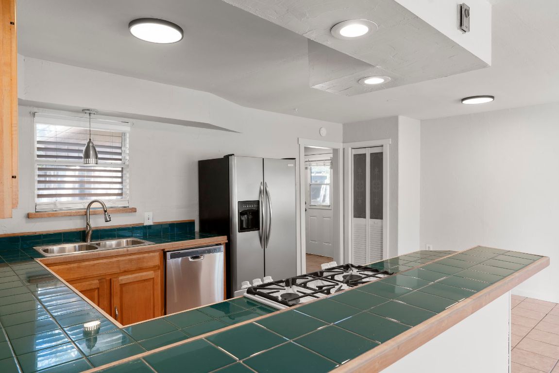 2058 Montell Road Wimberley, TX 78676 - Photo 7 of 35