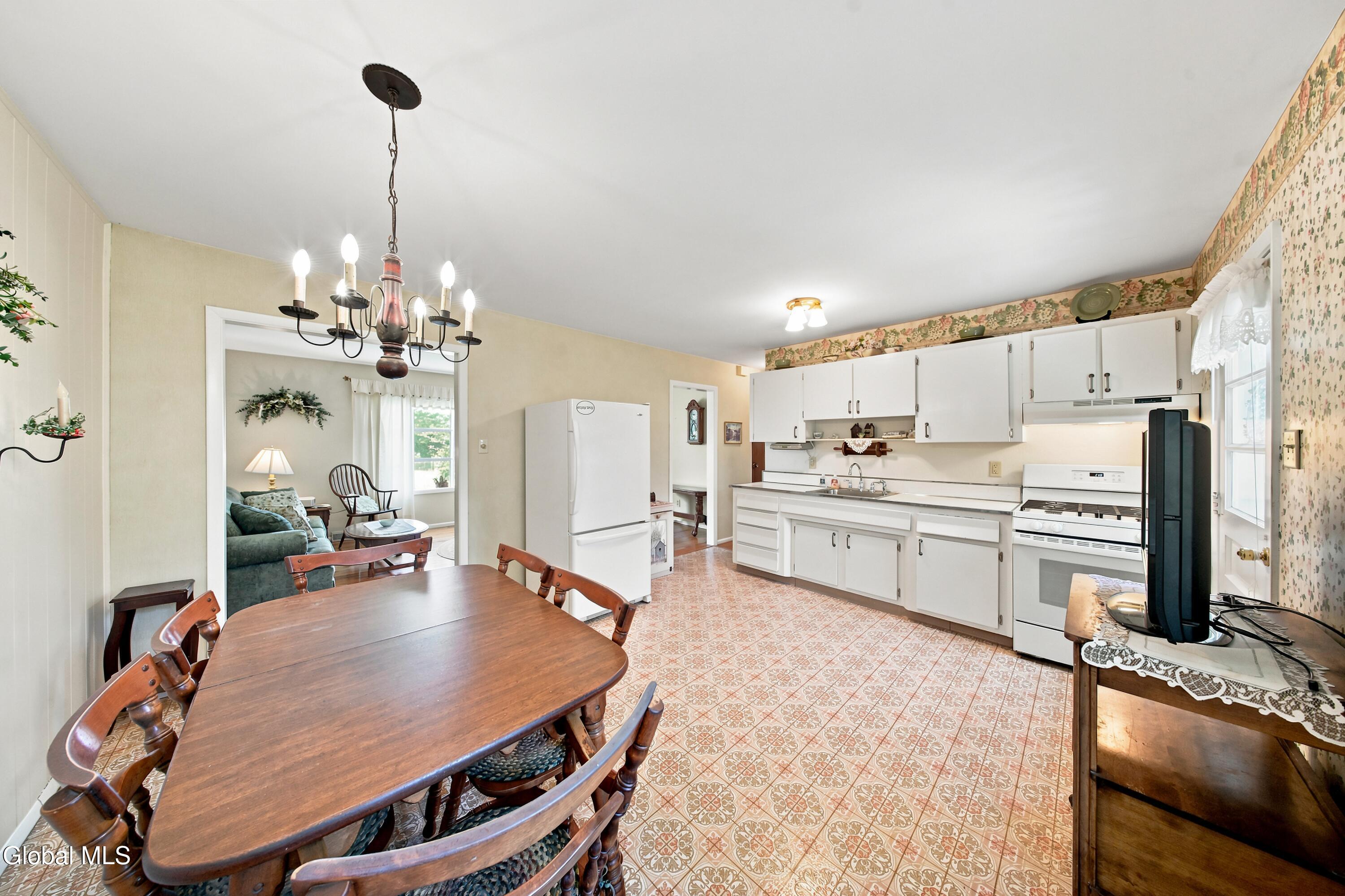 2 O'neil Street Troy, NY 12180 - Photo 8 of 34 8