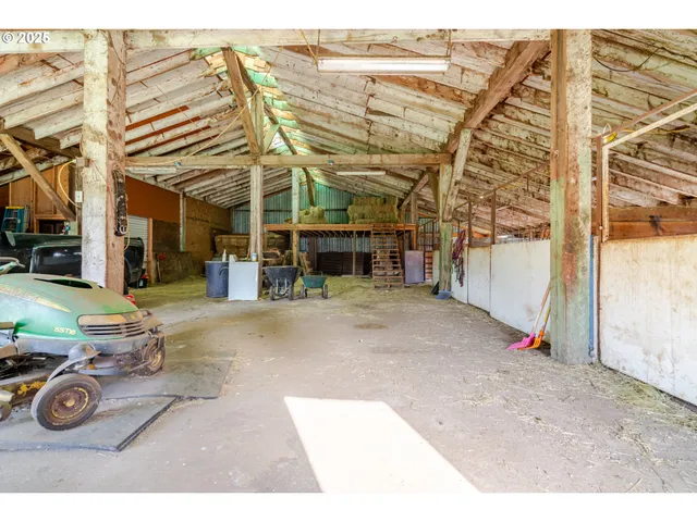 a view of an outdoor space