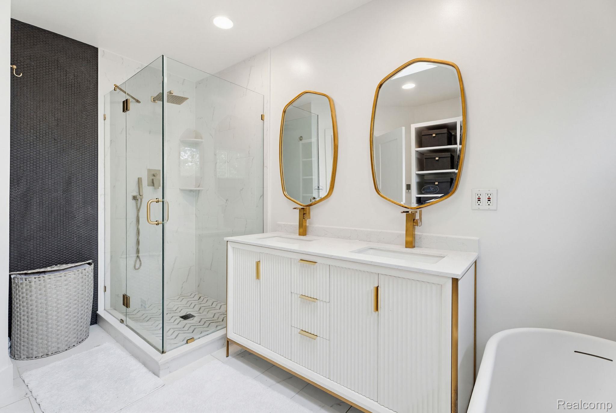 1339 East 14 Mile Road Birmingham, MI 48009 - Photo 23 of 51 Primary Bath
