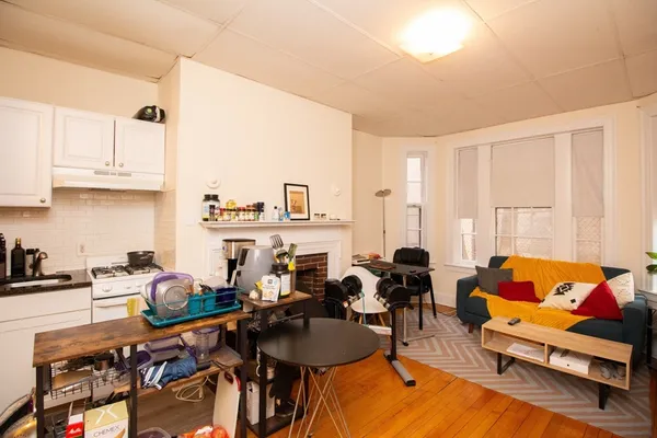 $2,375 | 1253 Beacon Street, Unit A6, Brookline, MA 02446
