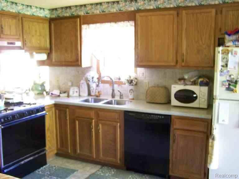 1600 Colwood Road Caro, MI 48723 - Photo 2 of 11 Kithen