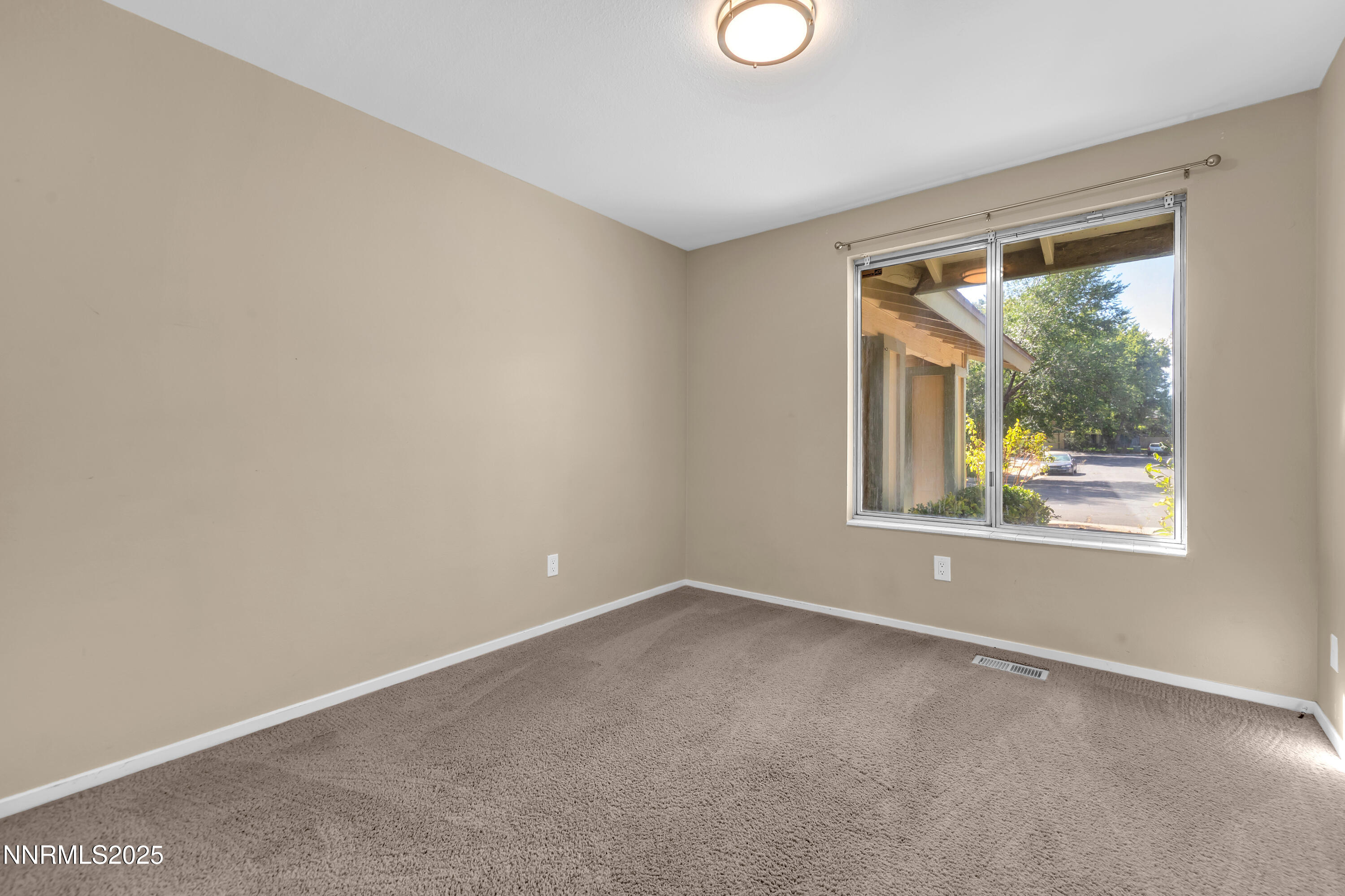 4405 Primavera Avenue Reno, NV 89502 - Photo 30 of 49 Primavera4405-025