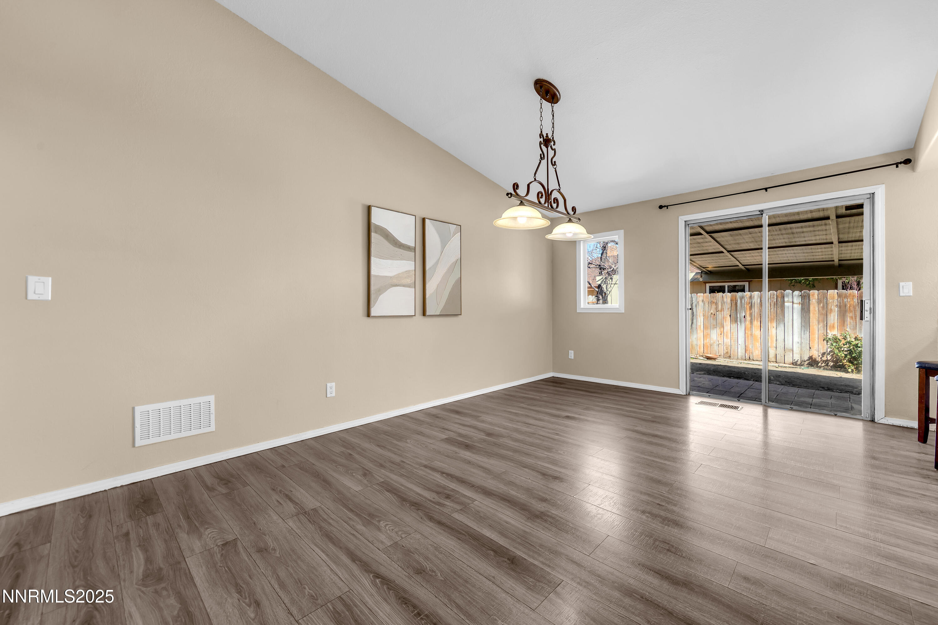 4405 Primavera Avenue Reno, NV 89502 - Photo 6 of 49 Primavera4405-016