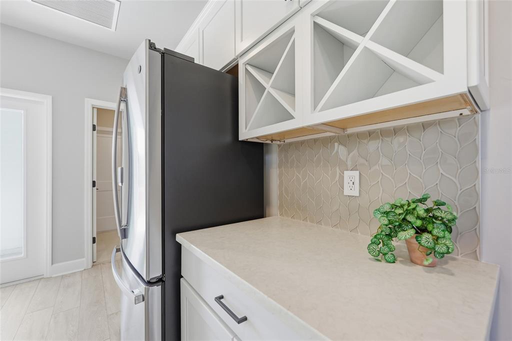 9533 Southwest 66th Lane Gainesville, FL 32608 - Photo 10 of 32 a close view of cabinet
