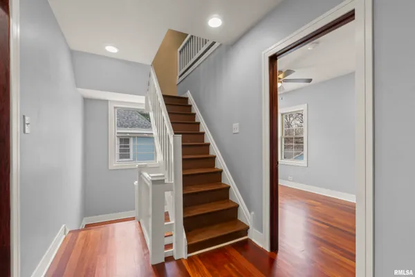 $255,000 | 949 Northeast Glen Oak Avenue, Peoria, IL 61603