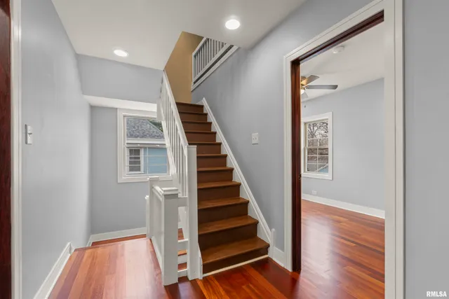 $255,000 | 949 Northeast Glen Oak Avenue, Peoria, IL 61603