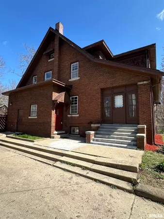 $255,000 | 949 Northeast Glen Oak Avenue, Peoria, IL 61603