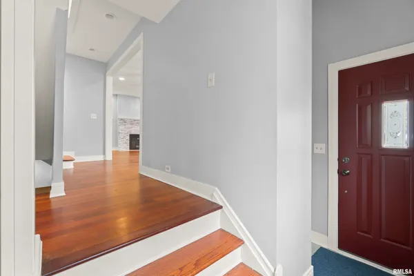 $255,000 | 949 Northeast Glen Oak Avenue, Peoria, IL 61603