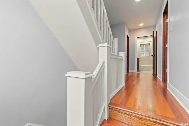 $255,000 | 949 Northeast Glen Oak Avenue, Peoria, IL 61603