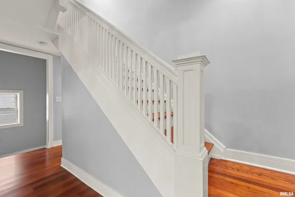 $255,000 | 949 Northeast Glen Oak Avenue, Peoria, IL 61603