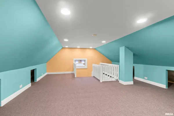 $255,000 | 949 Northeast Glen Oak Avenue, Peoria, IL 61603