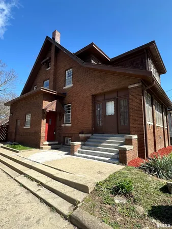 $255,000 | 949 Northeast Glen Oak Avenue, Peoria, IL 61603