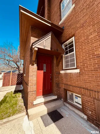 $255,000 | 949 Northeast Glen Oak Avenue, Peoria, IL 61603