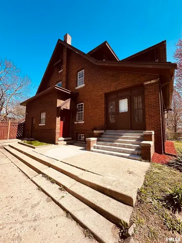 $255,000 | 949 Northeast Glen Oak Avenue, Peoria, IL 61603