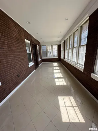 $255,000 | 949 Northeast Glen Oak Avenue, Peoria, IL 61603