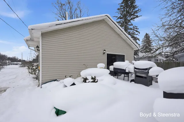 $190,000 | 409 West Maple Street, Wayland, MI 49348