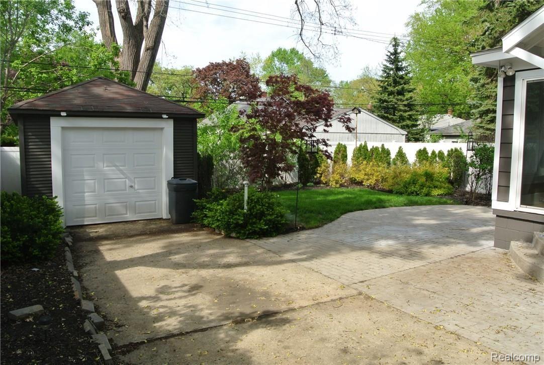 39 Sylvan Avenue Pleasant Ridge, MI 48069 - Photo 5 of 53 DSC_8395.JPG