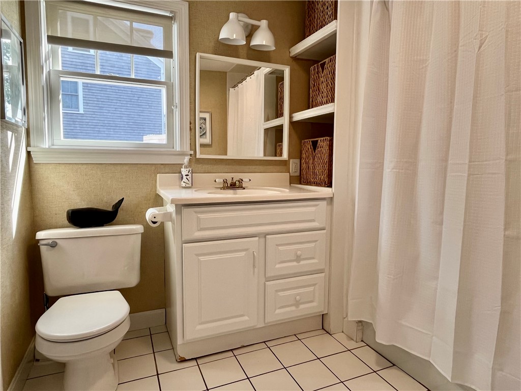 39 Pope Street Newport, RI 02840 - Photo 17 of 26