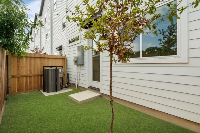 $2,800 | 717 Janisch Road, Unit H, Houston, TX 77018