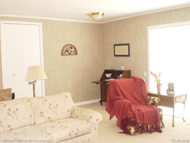 1047 Hemlock Drive Rochester, MI 48307 - Photo 9 of 22 Bright Room