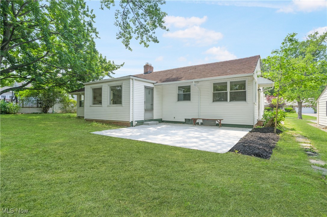 1077 Brandon Road Cleveland, OH 44112 - Photo 5 of 31