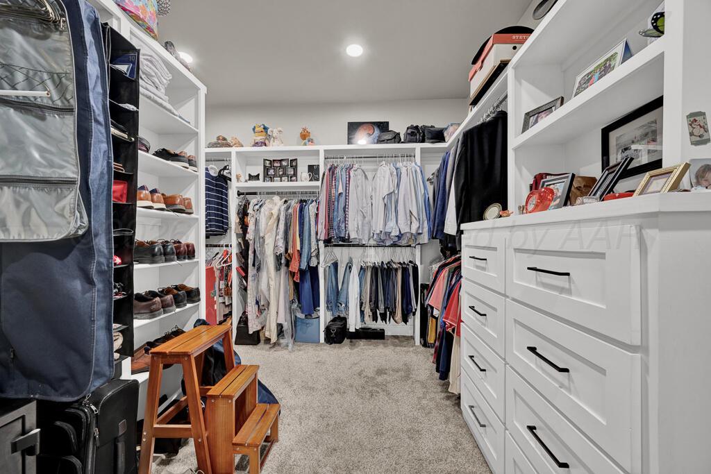 13621 Silverpointe Road Amarillo, TX 79124 - Photo 24 of 41 Primary Closet