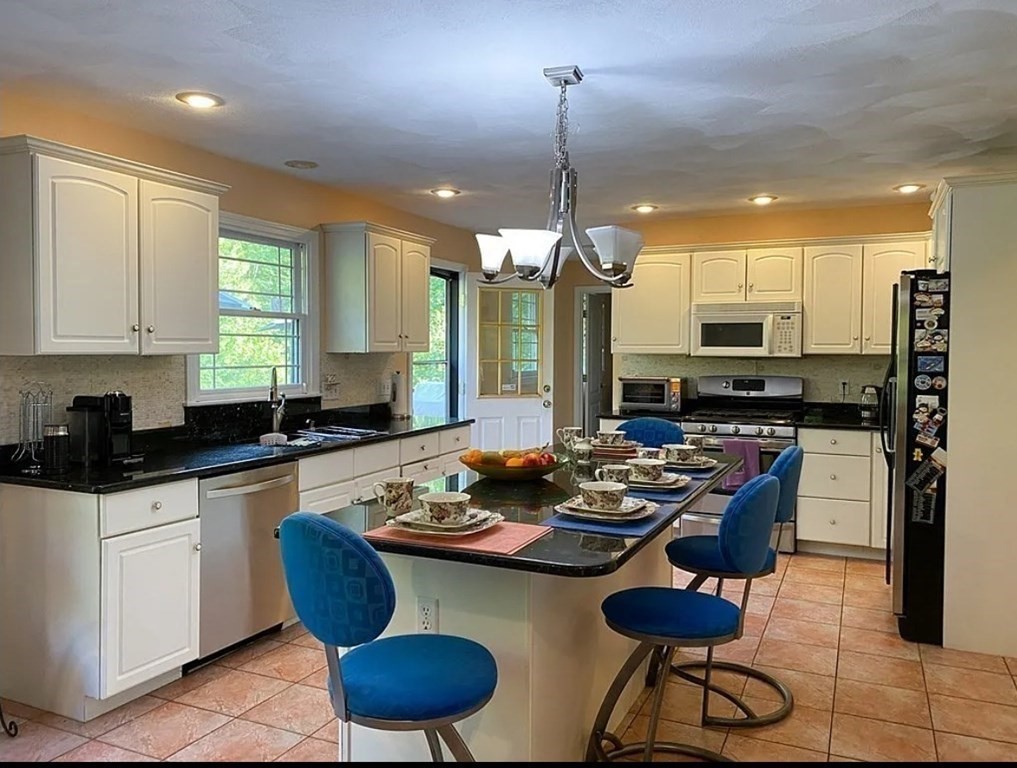 338 River Road Andover, MA 01810 - Photo 9 of 28