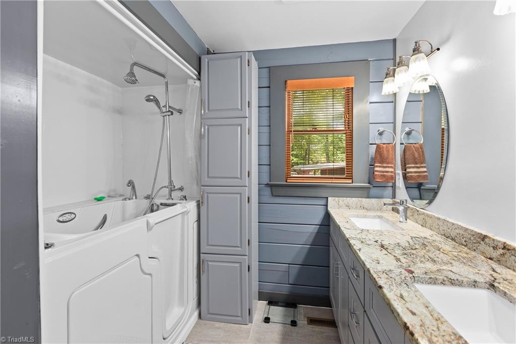 4323 Rader Drive Climax, NC 27233 - Photo 24 of 34 Walk-In Soaking Tub