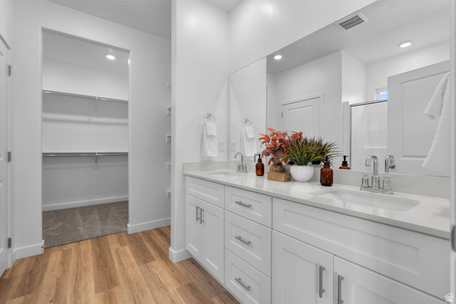 1589 South Fins Road, Unit 4178 Washington, UT 84780 - Photo 25 of 30 Dual vanity with undermount sinks and chrome fixtures