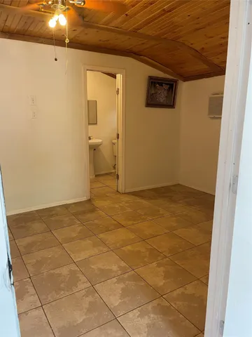 $995 | 1472 1/2 Godwin Street, Houston, TX 77023