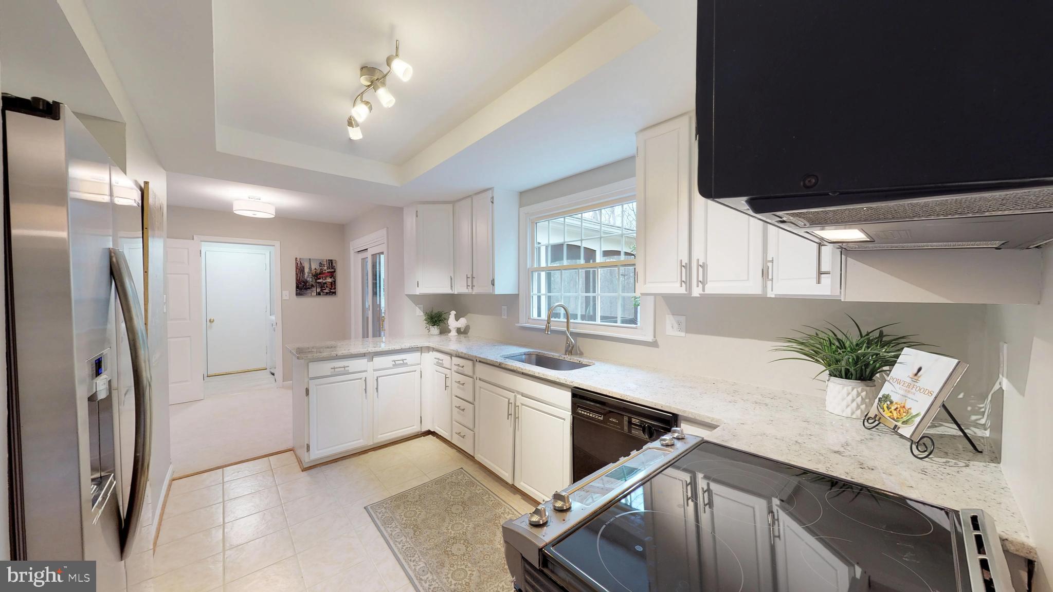 1805 Batten Hollow Road Vienna, VA 22182 - Photo 7 of 42 Kitchen