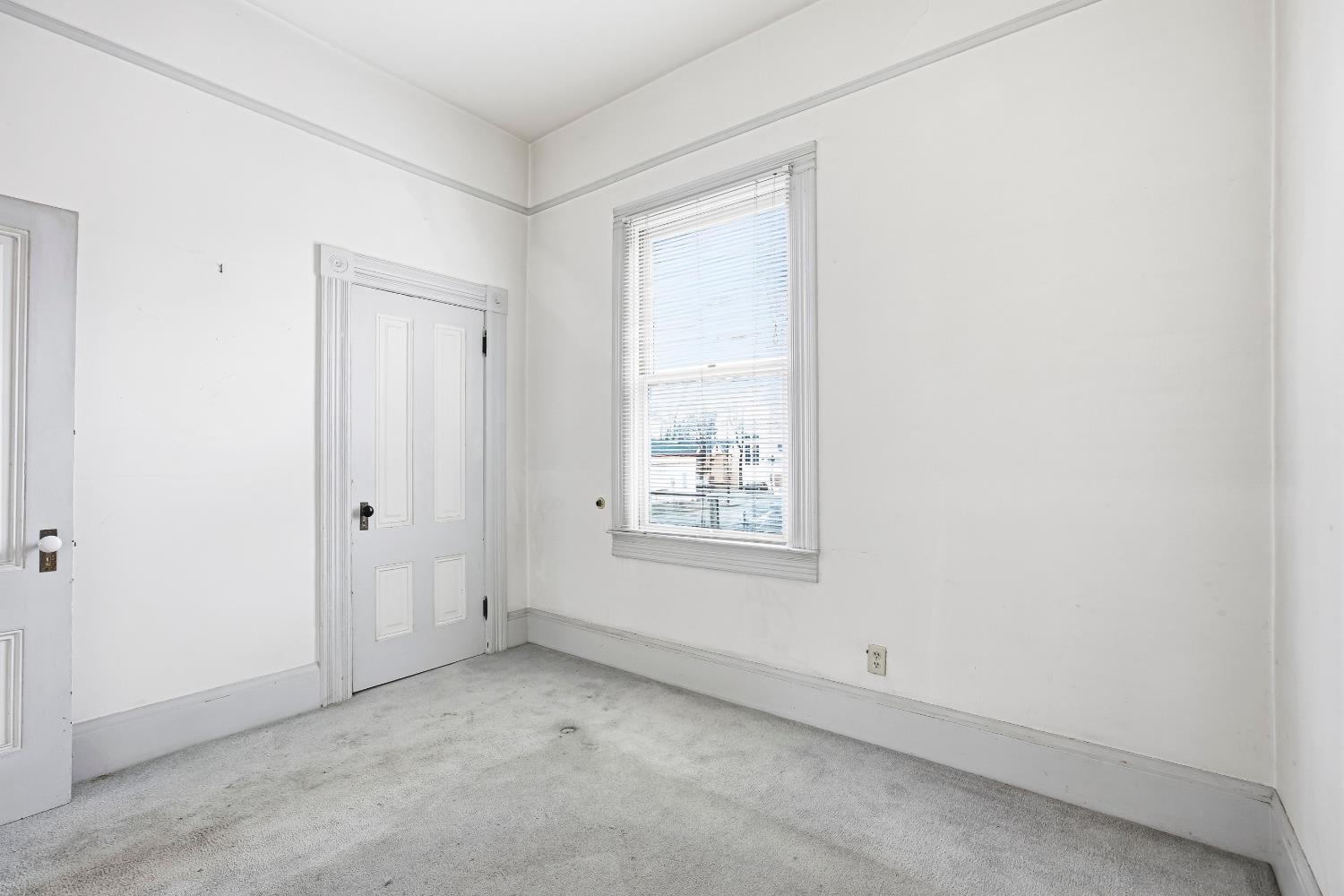 2013 Ninth Street Berkeley, CA 94710 - Photo 13 of 38 an empty room with windows