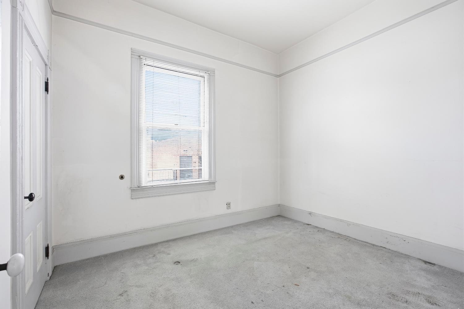 2013 Ninth Street Berkeley, CA 94710 - Photo 14 of 38 an empty room with a window