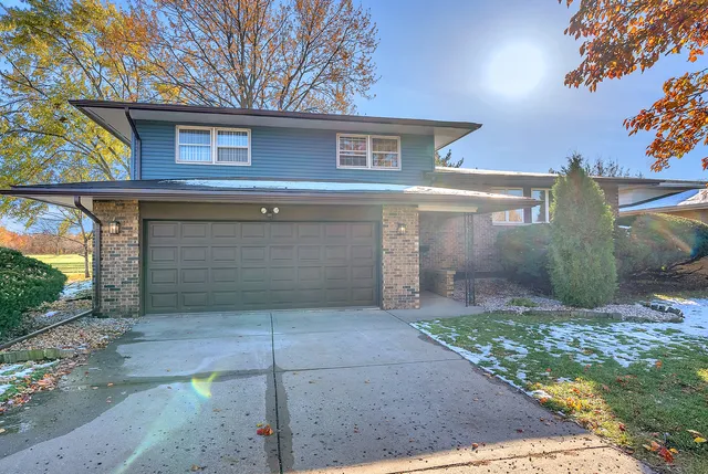 $319,900 | 2957 192nd Place, Lansing, IL 60438