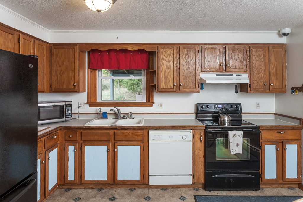 206 Boston Road Palmer, MA 01069 - Photo 14 of 30