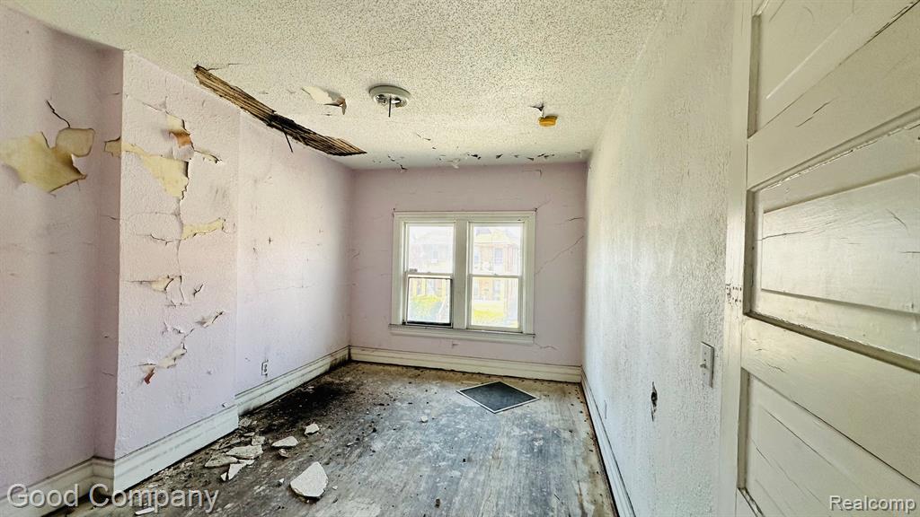 104 Mt Vernon Street Detroit, MI 48202 - Photo 9 of 13
