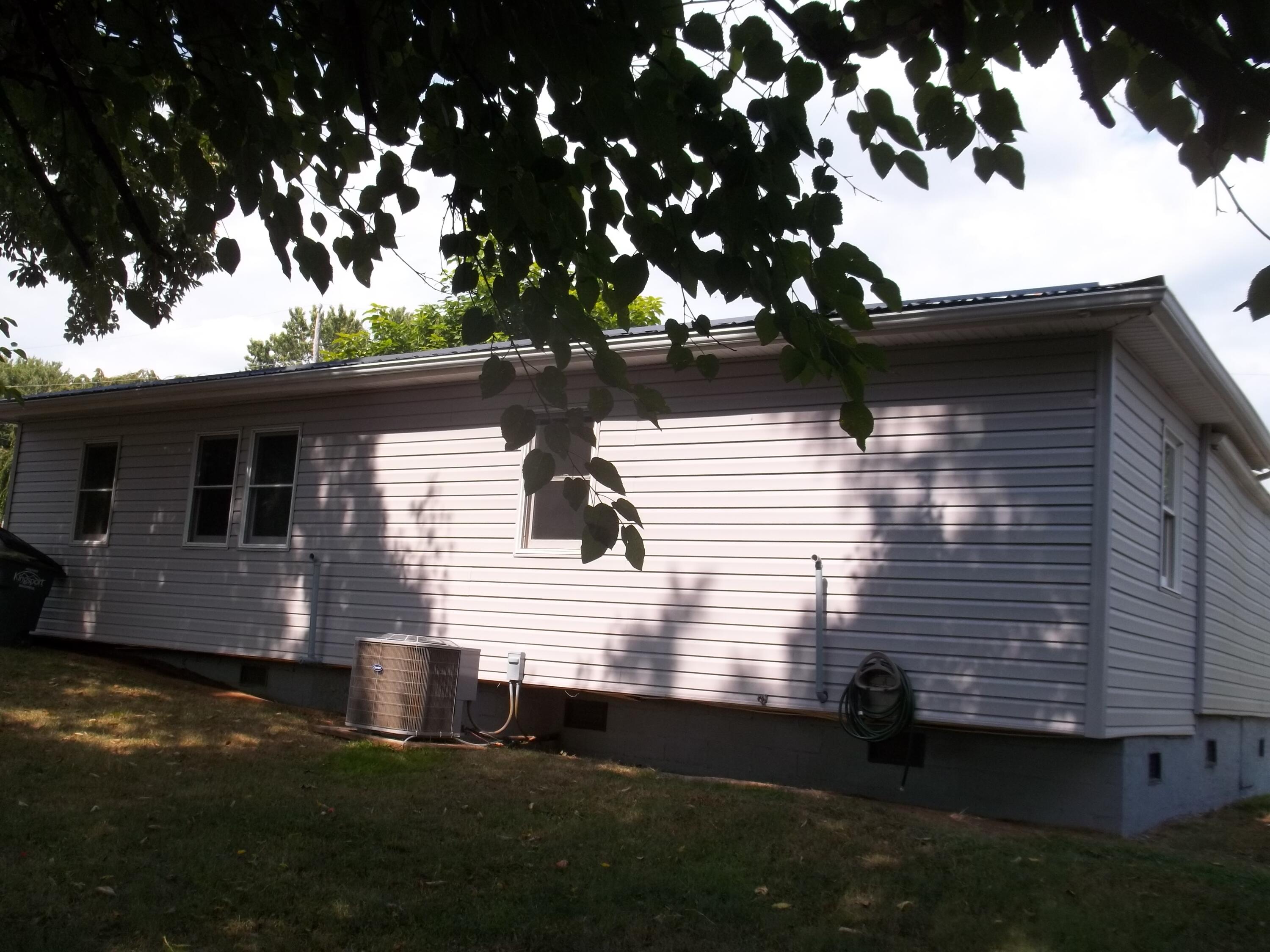 954 Riverside Avenue Kingsport, TN 37660 - Photo 3 of 28 101_0684
