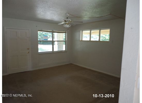 6236 Kennerly Road Jacksonville, FL 32216 - Photo 4 of 5 LIVING ROOM