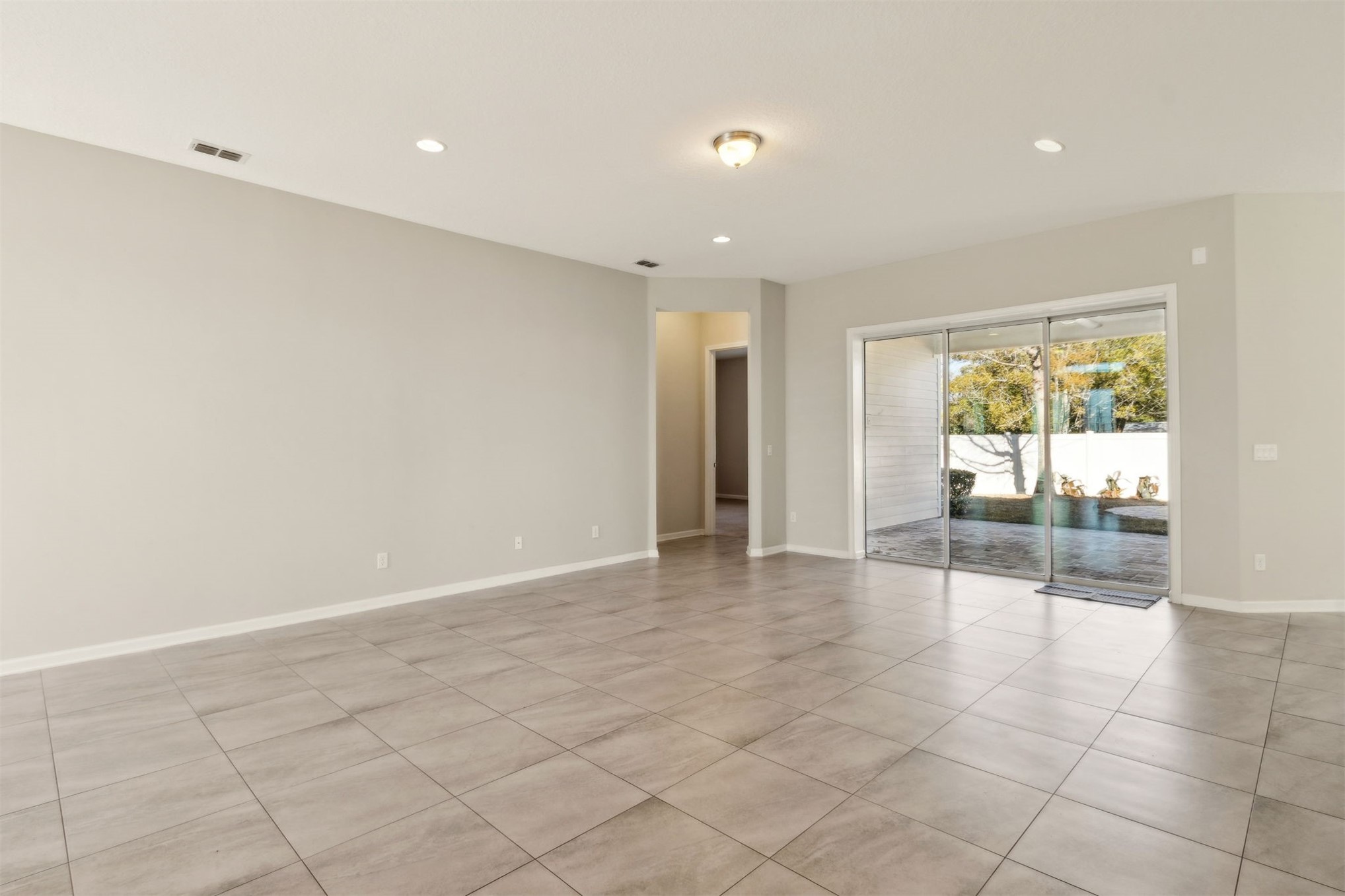 461 Sargasso Street Fernandina Beach, FL 32034 - Photo 39 of 40 an empty room with windows