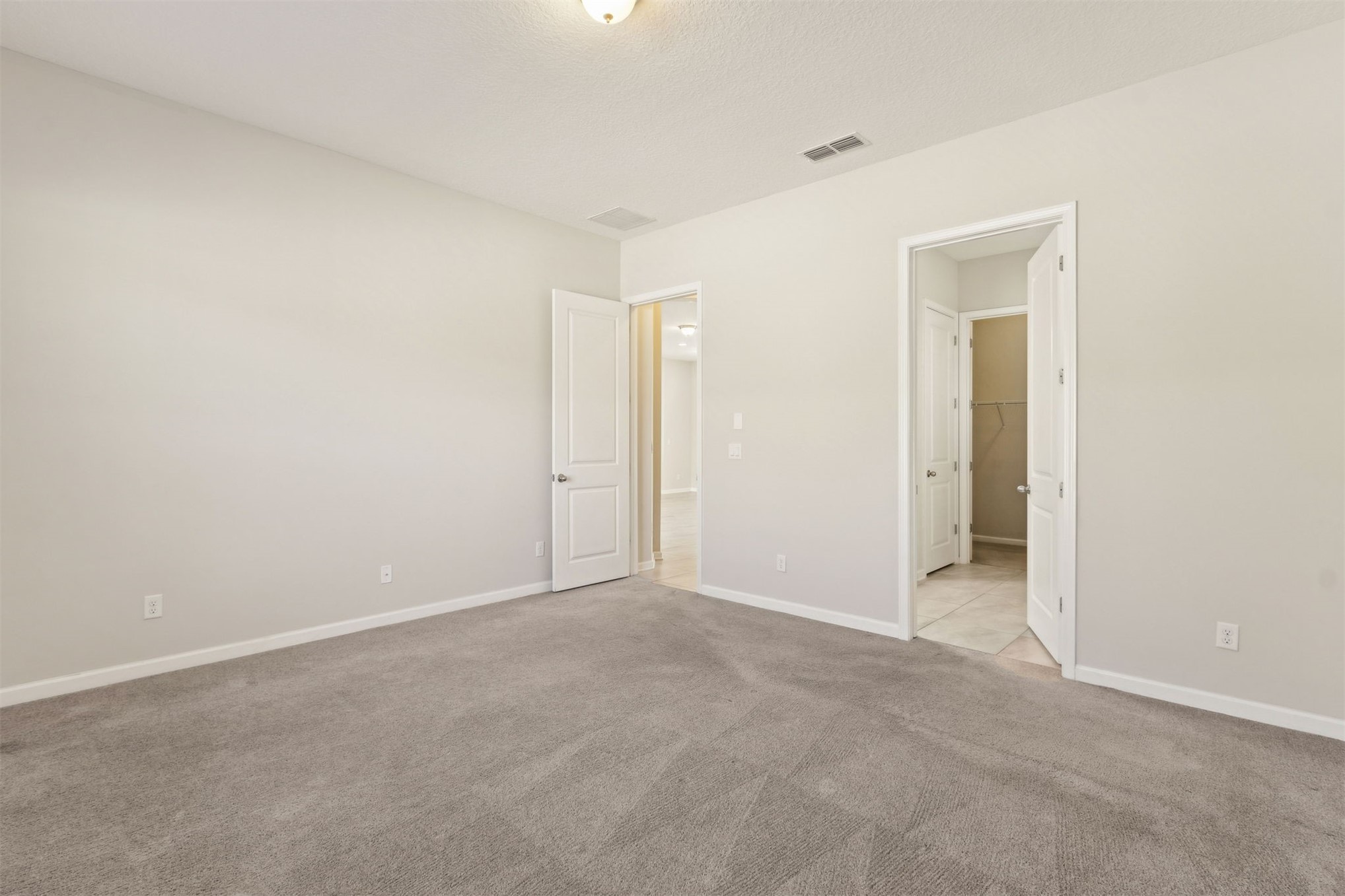 461 Sargasso Street Fernandina Beach, FL 32034 - Photo 10 of 40 a view of an empty room and closet area