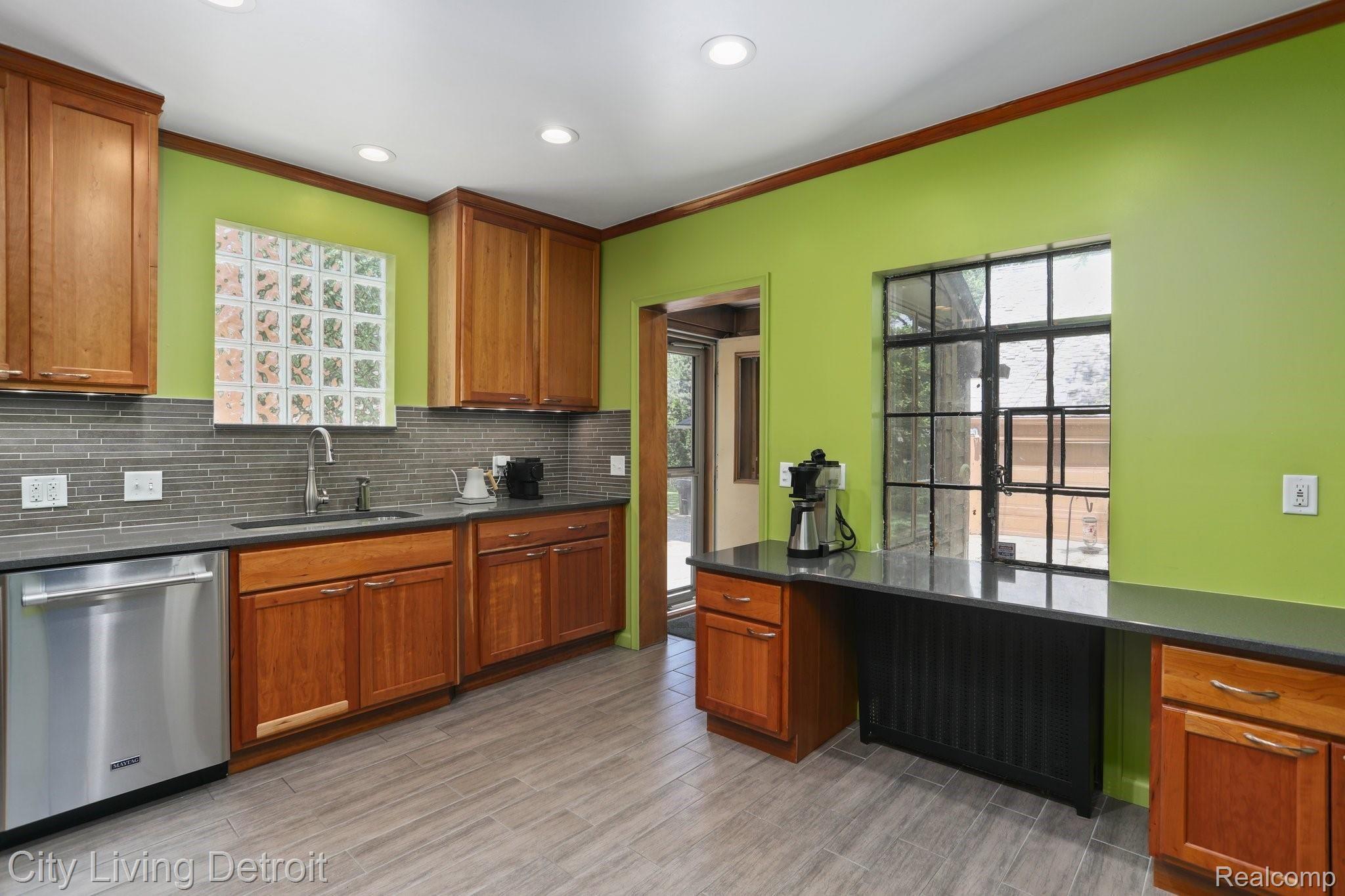 3386 Sherbourne Road Detroit, MI 48221 - Photo 18 of 50 11-web-or-mls-3386 Sherbourne Road Detroit07.jpg