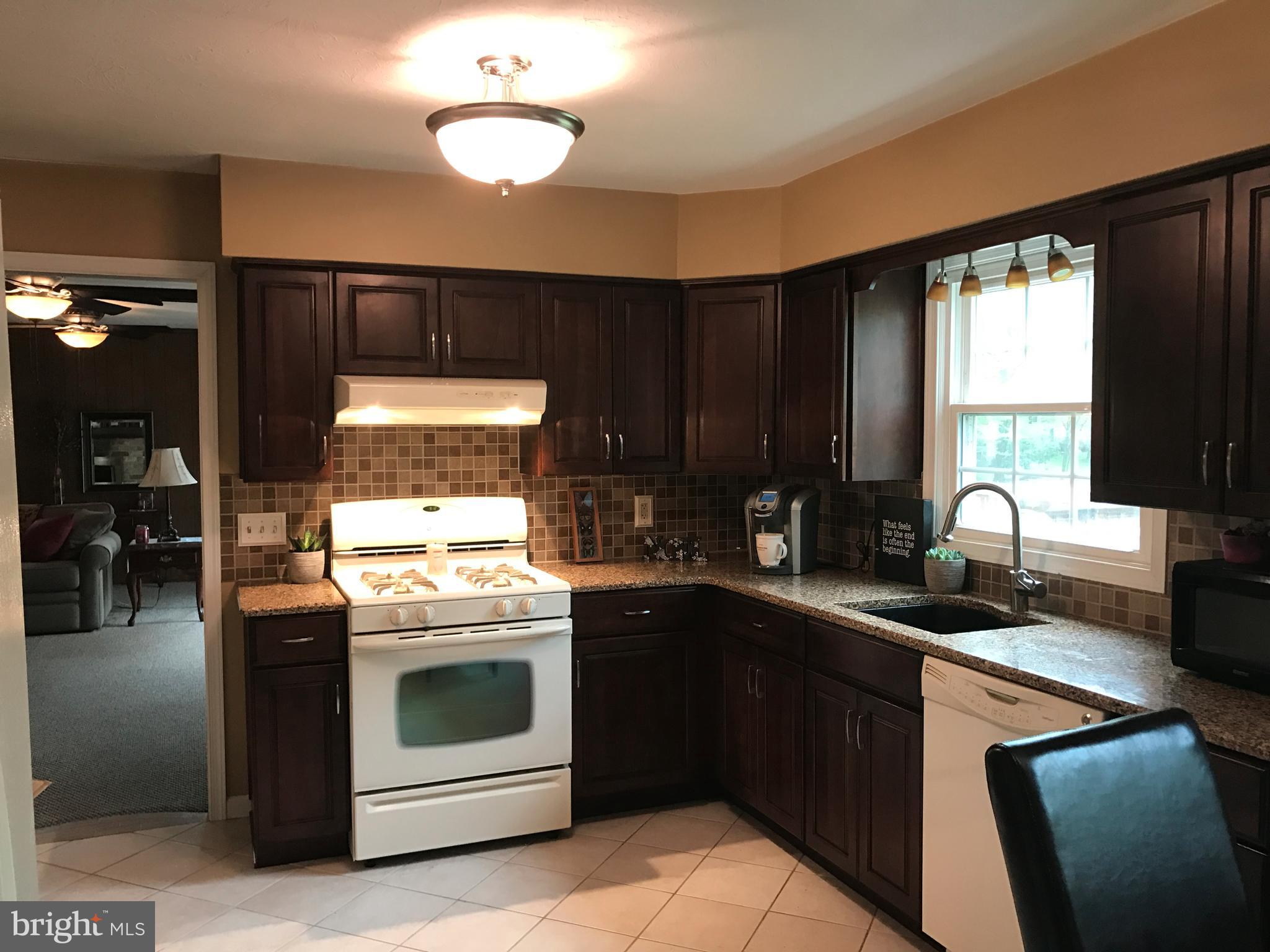 100 Lexington Road York, PA 17402 - Photo 9 of 35