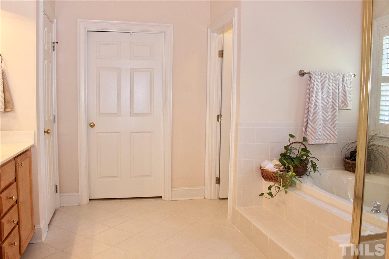 7925 Mayapple Place Raleigh, NC 27613 - Photo 13 of 30