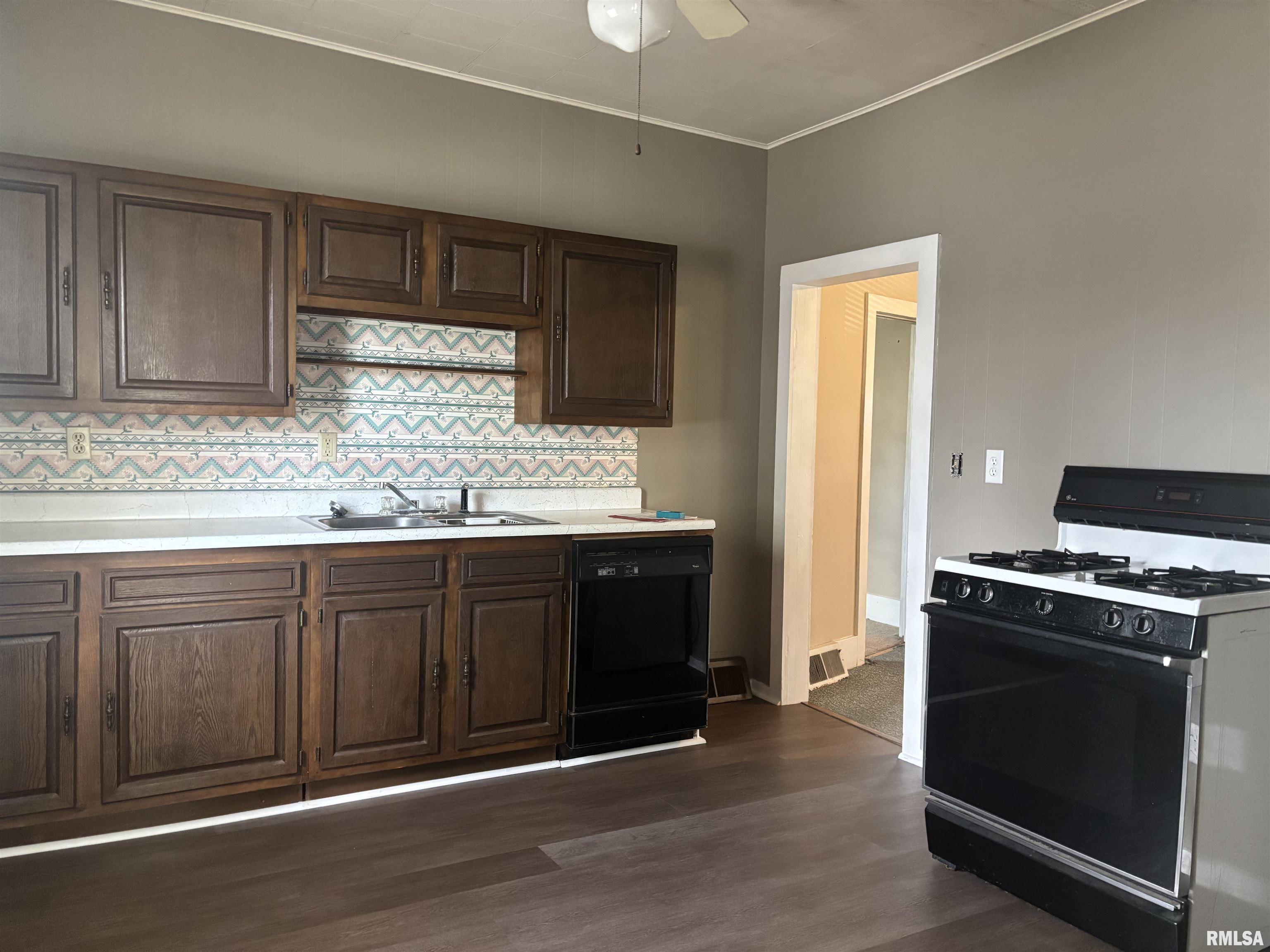 710 East Jackson Street Cuba, IL 61427 - Photo 11 of 25