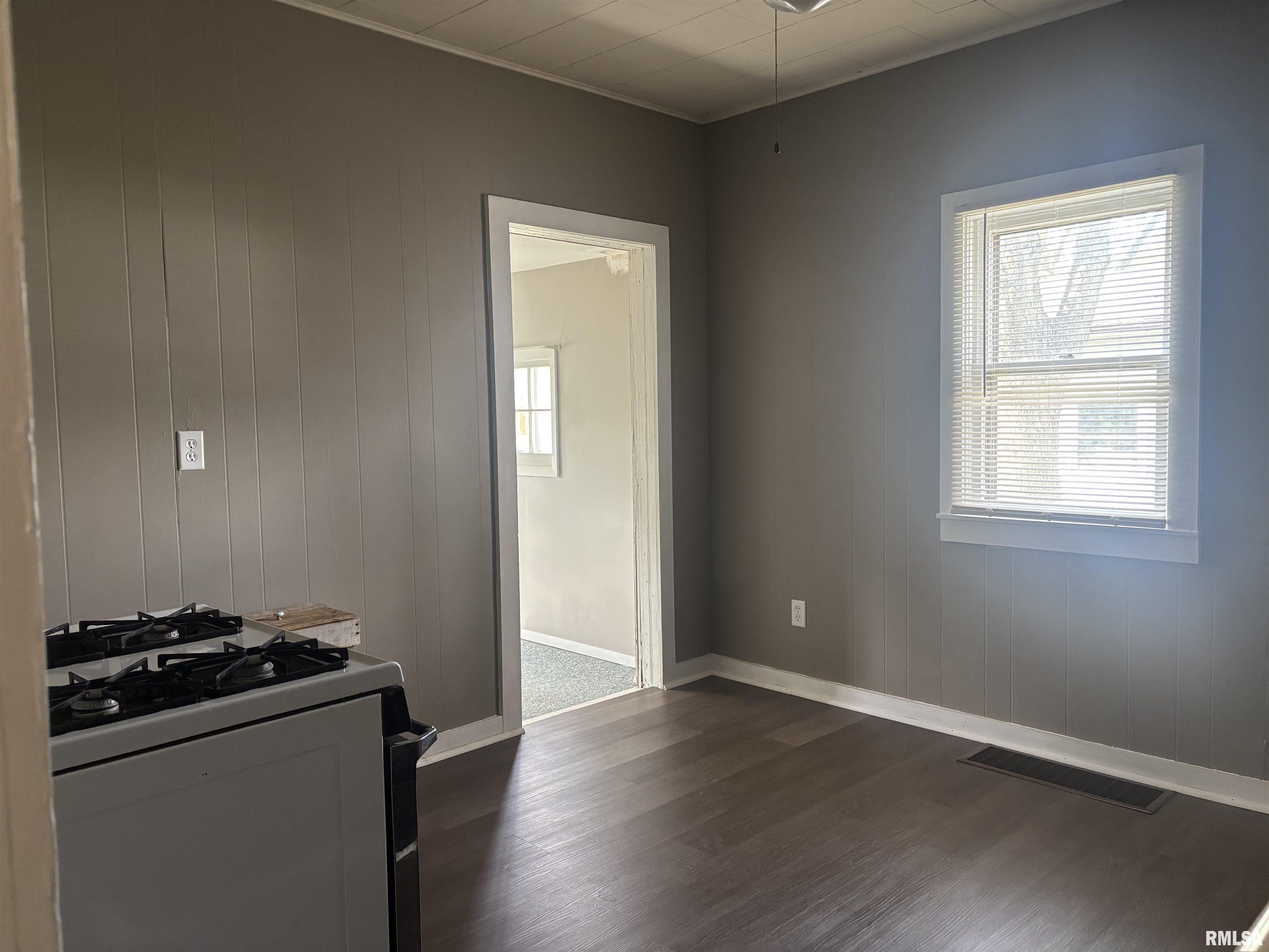 710 East Jackson Street Cuba, IL 61427 - Photo 10 of 25