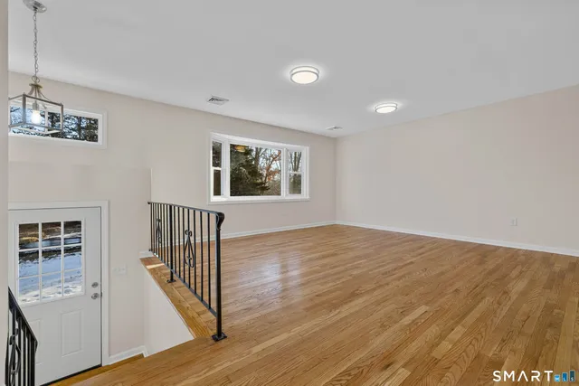 $560,000 | 31 Branch Hill Road, Preston, CT 06365