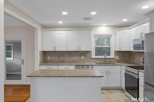 $560,000 | 31 Branch Hill Road, Preston, CT 06365