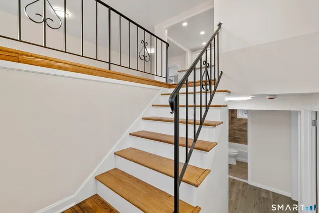 $560,000 | 31 Branch Hill Road, Preston, CT 06365