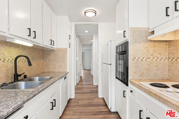 $4,200 | 6000 Canterbury Drive, Unit I217, Culver City, CA 90230